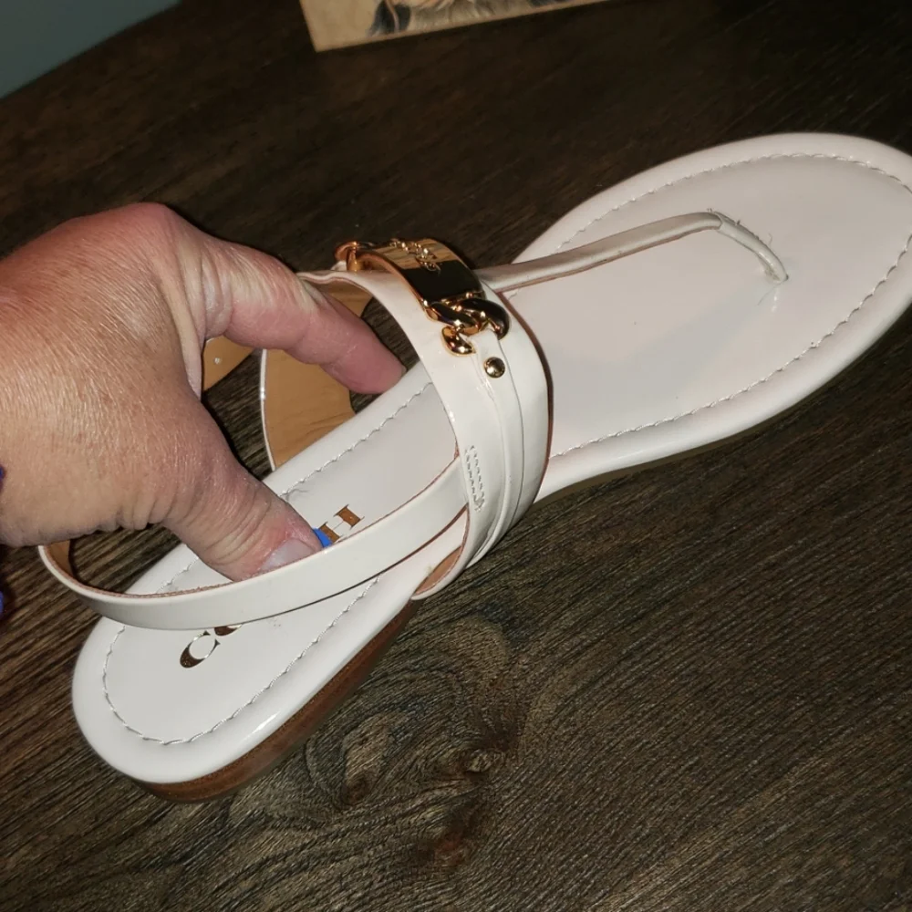 New Coach Caterine Patent Leather T Strap Sandal - Picture 6 of 8